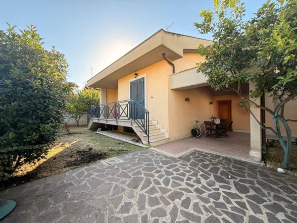 casa indipendente in vendita a Roma in zona Infernetto