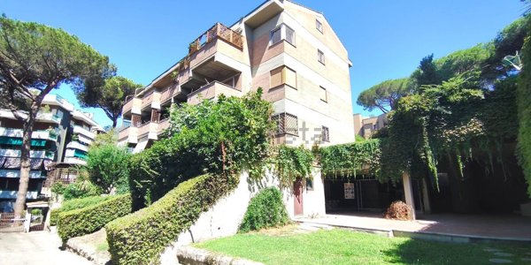 appartamento in vendita a Roma in zona Mostacciano