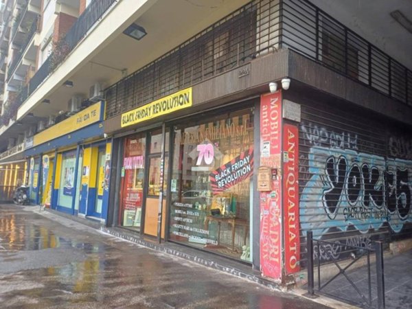locale commerciale in vendita a Roma