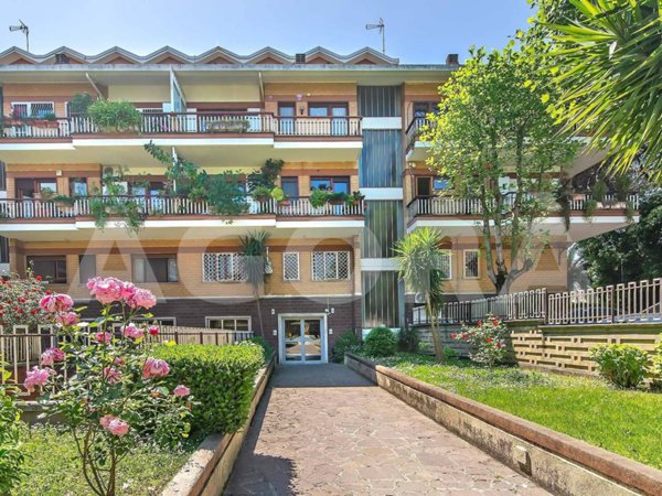 appartamento in vendita a Roma in zona Mostacciano