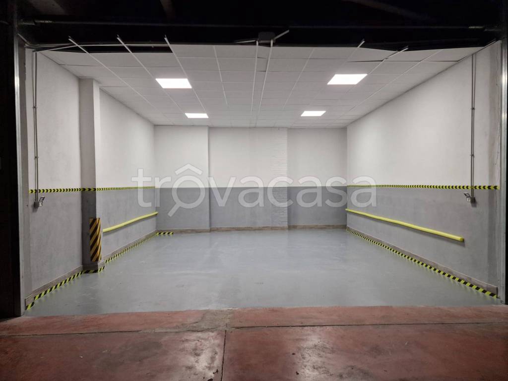 box auto in vendita a Roma in zona Casal Morena