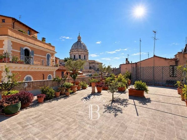 appartamento in vendita a Roma in zona Parione/Sant'Eustachio