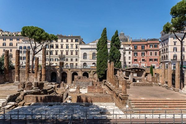 appartamento in vendita a Roma in zona Pigna - Sant'Angelo
