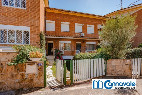 casa indipendente in vendita a Roma in zona Axa