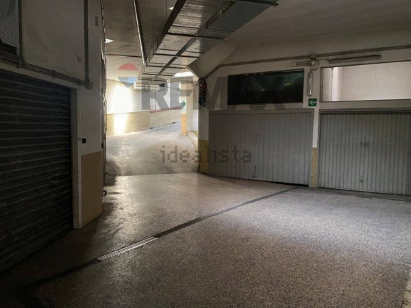 box auto in vendita a Roma in zona Pietralata