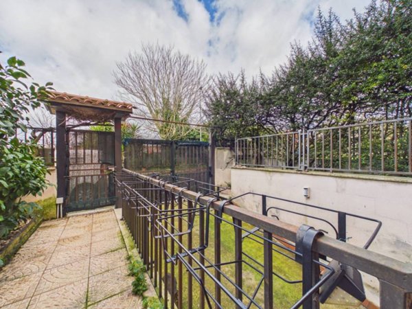 casa indipendente in vendita a Roma in zona Cesano
