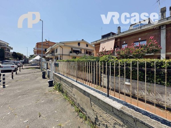 appartamento in vendita a Roma in zona Finocchio