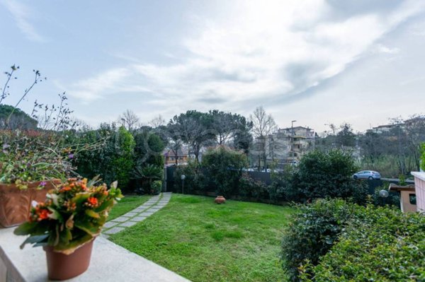 appartamento in vendita a Roma in zona Corviale