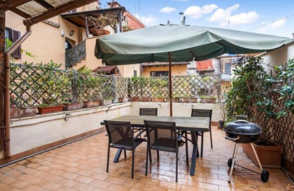 appartamento in vendita a Roma in zona Trastevere
