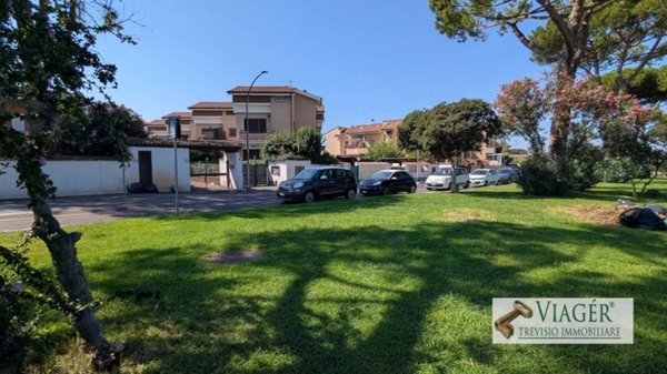 casa indipendente in vendita a Roma in zona Axa