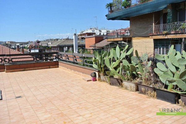 appartamento in vendita a Roma in zona Tor di Quinto