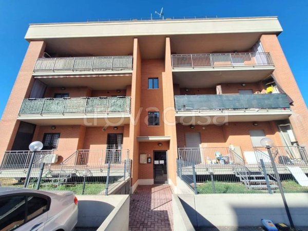 appartamento in vendita a Roma in zona Lunghezza