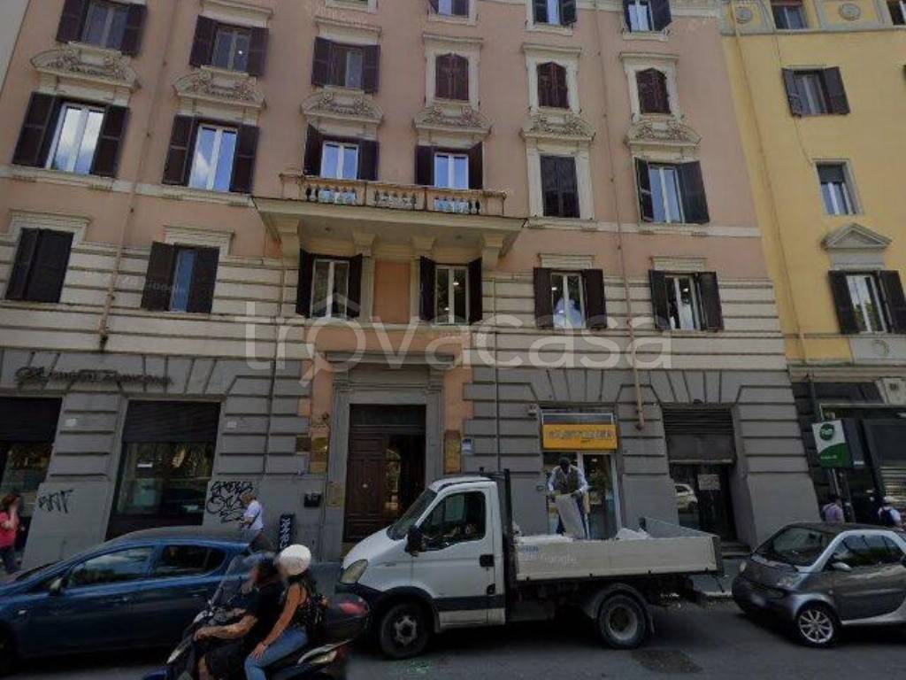 appartamento in vendita a Roma in zona Appio Latino