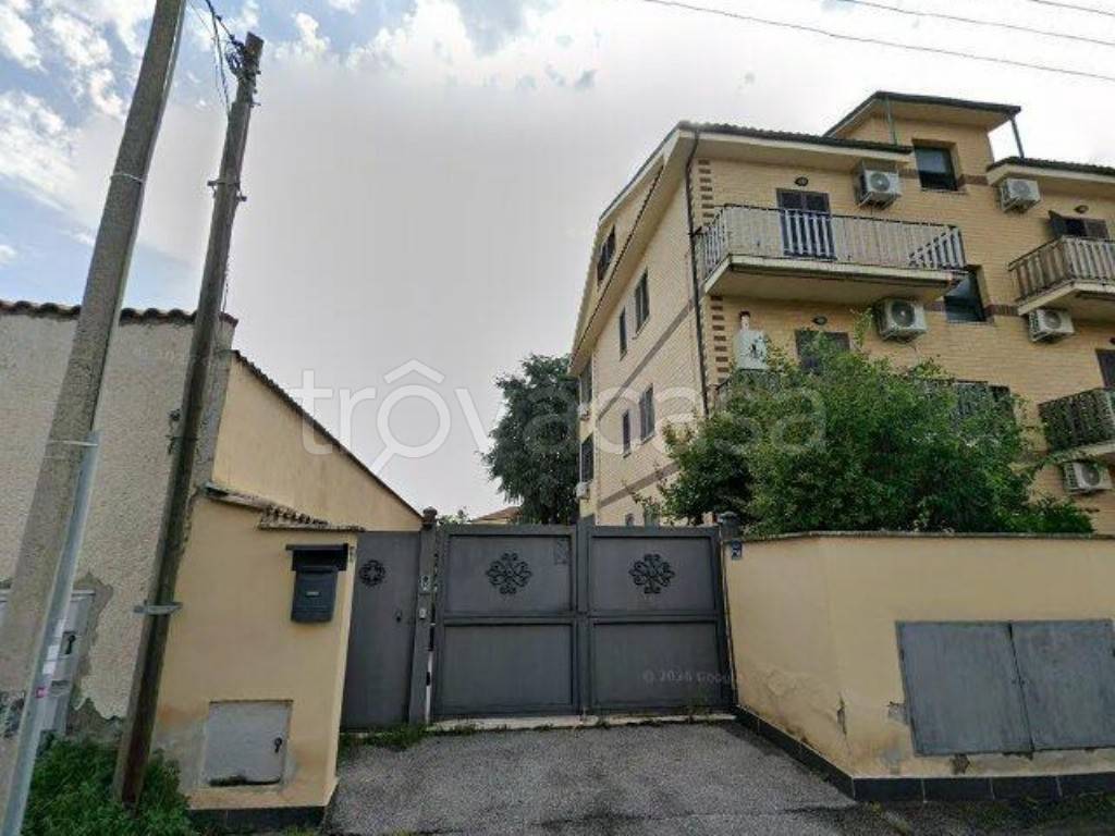 appartamento in vendita a Roma in zona Finocchio