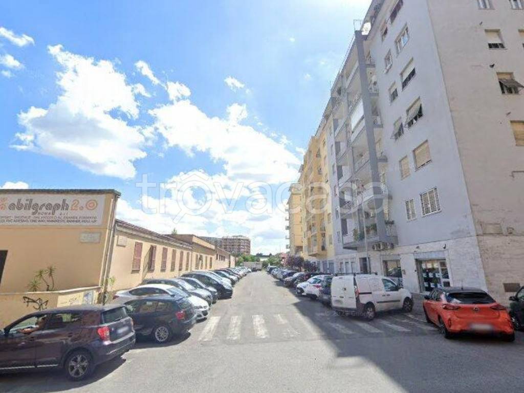 box auto in vendita a Roma in zona Collatino