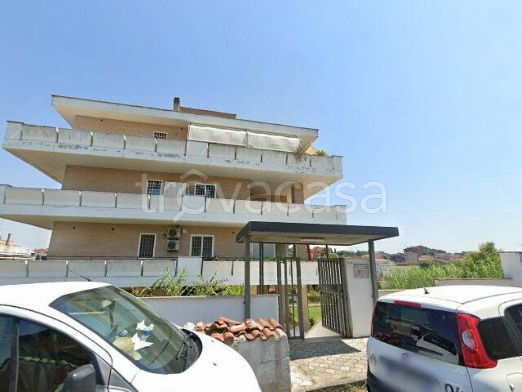 appartamento in vendita a Roma in zona Torrione Cerquetta