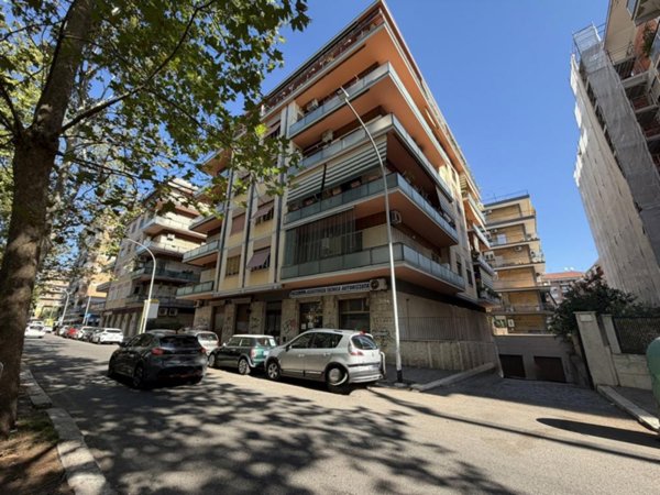 locale di sgombero in vendita a Roma in zona Appio Claudio
