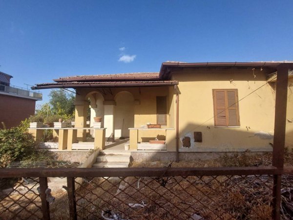 casa indipendente in vendita a Roma in zona Vitinia