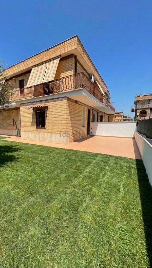appartamento in vendita a Roma in zona Tor Bella Monaca