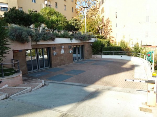 box auto in vendita a Roma in zona Trastevere