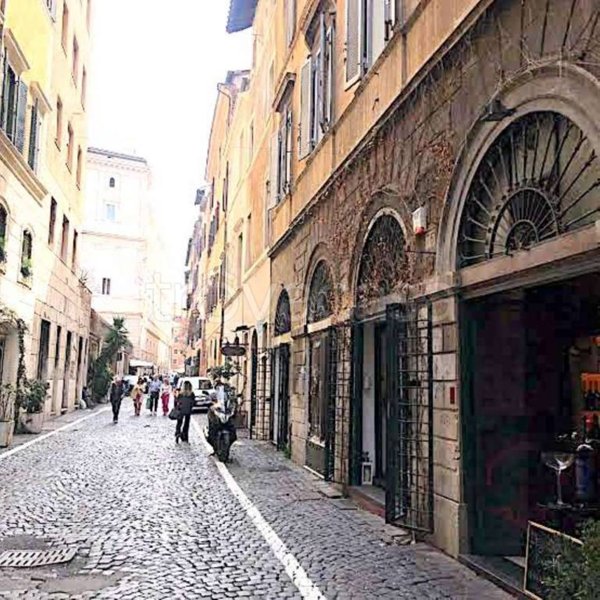 appartamento in vendita a Roma in zona Rione Regola