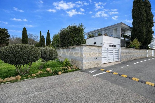 casa indipendente in vendita a Roma in zona Infernetto