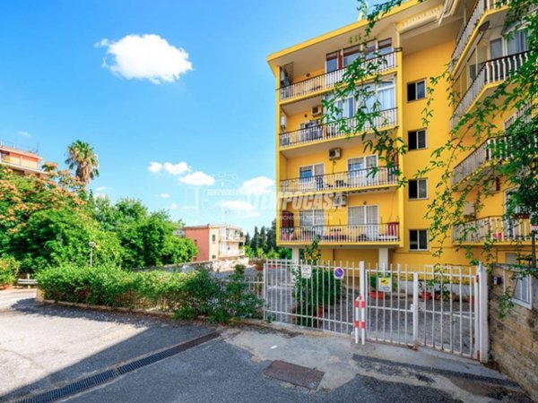 appartamento in vendita a Roma in zona Tor di Quinto