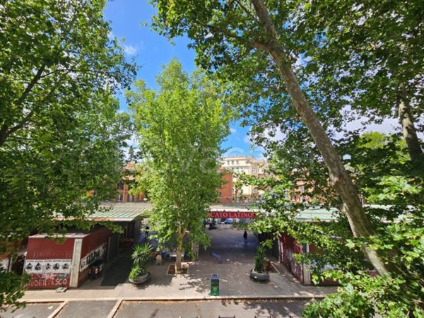 appartamento in vendita a Roma in zona Appio Latino