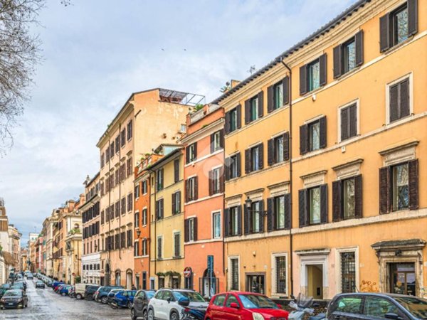 appartamento in vendita a Roma in zona Trevi-Colonna