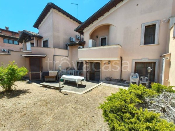 casa indipendente in vendita a Roma in zona Infernetto
