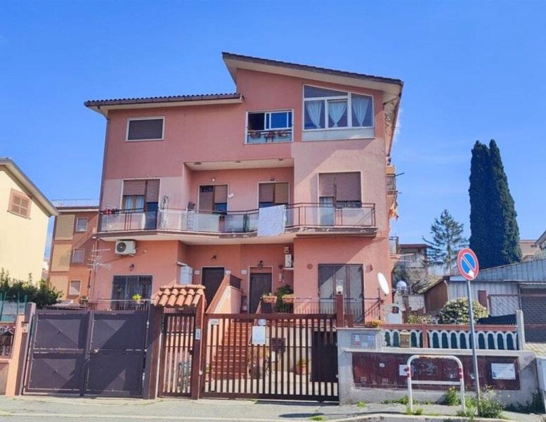 appartamento in vendita a Roma in zona Lunghezza
