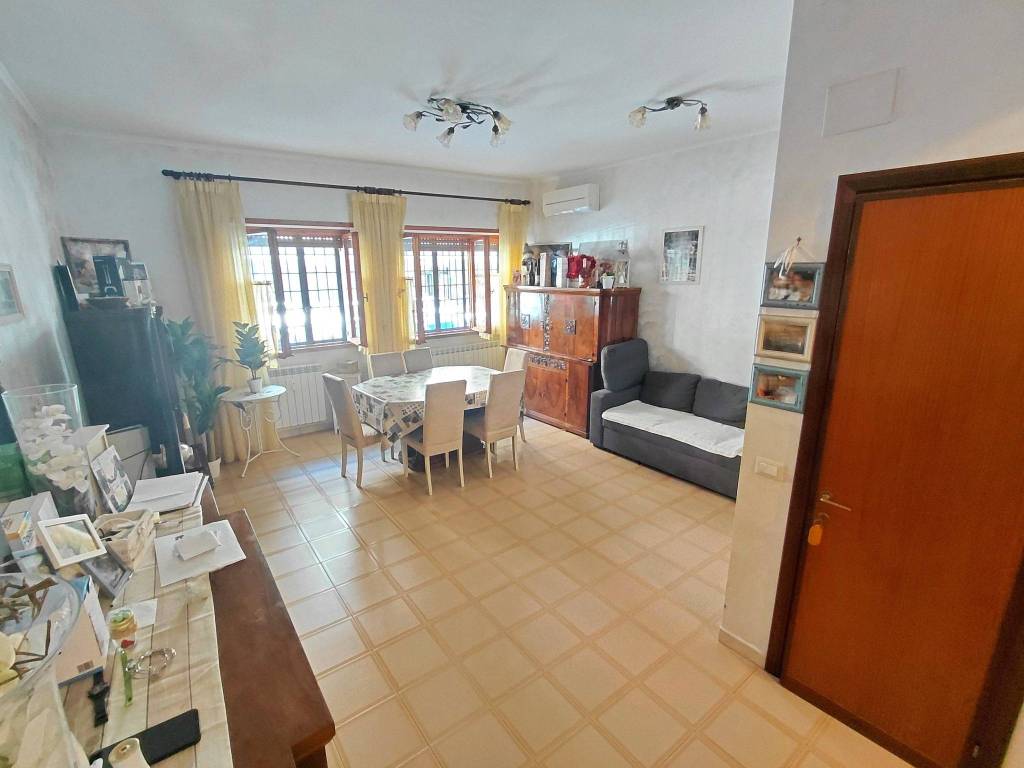 appartamento in vendita a Roma in zona Ostia