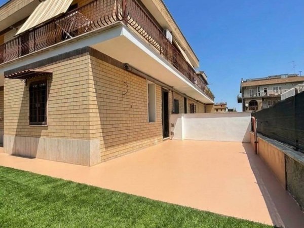 appartamento in vendita a Roma in zona Prenestino-Labicano