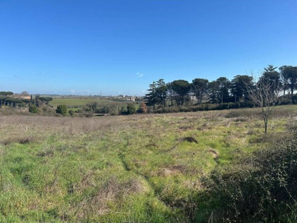 terreno in vendita a Roma in zona Valle Muricana