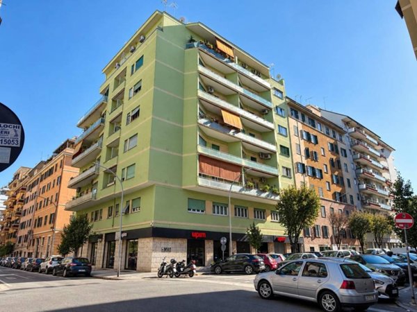 appartamento in vendita a Roma in zona Appio Latino