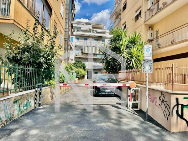 box auto in vendita a Roma in zona Prenestino-Centocelle