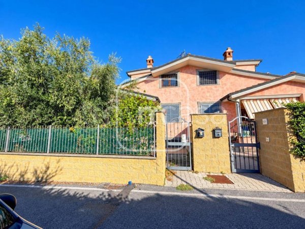 casa indipendente in vendita a Roma in zona Lunghezza