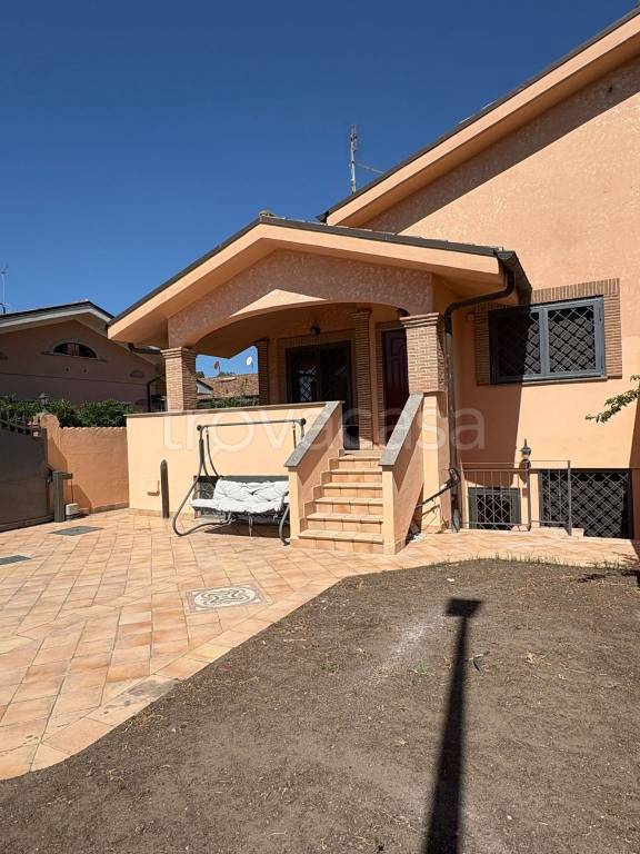 casa indipendente in vendita a Roma in zona Infernetto