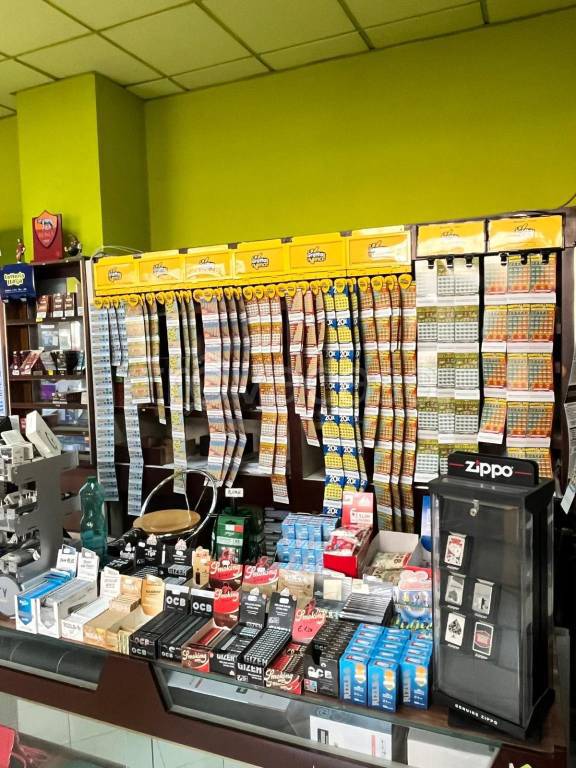 negozio in vendita a Roma in zona Appio Claudio