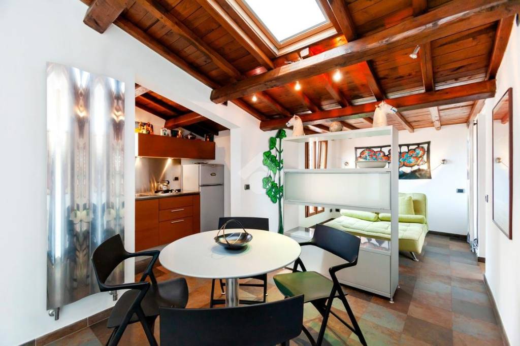 appartamento in vendita a Roma in zona Appio Latino
