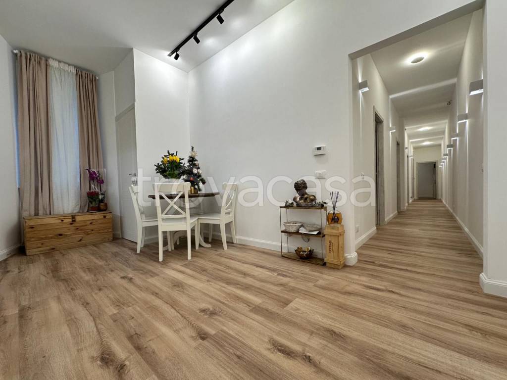 negozio in vendita a Roma in zona Esquilino