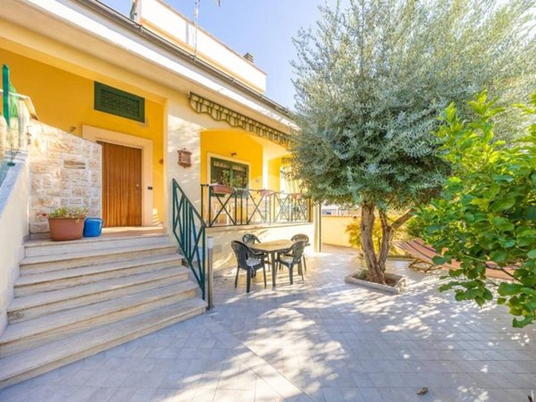 casa indipendente in vendita a Roma in zona Castelverde