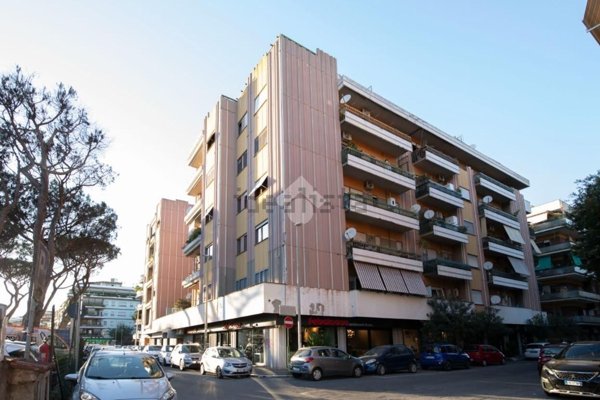 appartamento in vendita a Roma in zona Ostia