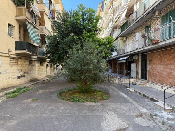 appartamento in vendita a Roma in zona Tuscolano