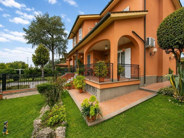 casa indipendente in vendita a Roma in zona Casal Morena