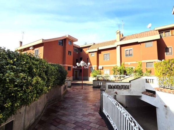 casa indipendente in vendita a Roma in zona Appio Pignatelli