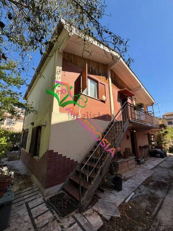 casa indipendente in vendita a Roma in zona Castel di Leva
