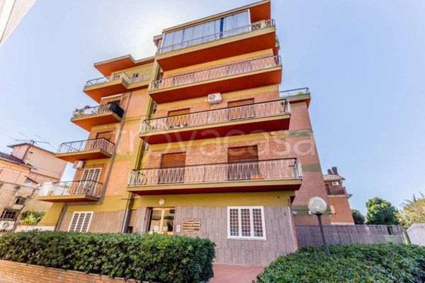 appartamento in vendita a Roma in zona Tomba di Nerone