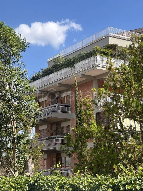 appartamento in vendita a Roma in zona Tomba di Nerone
