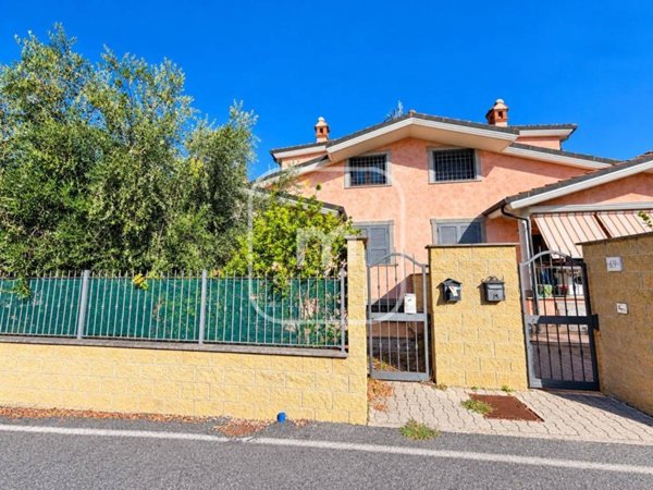 casa indipendente in vendita a Roma in zona Lunghezza